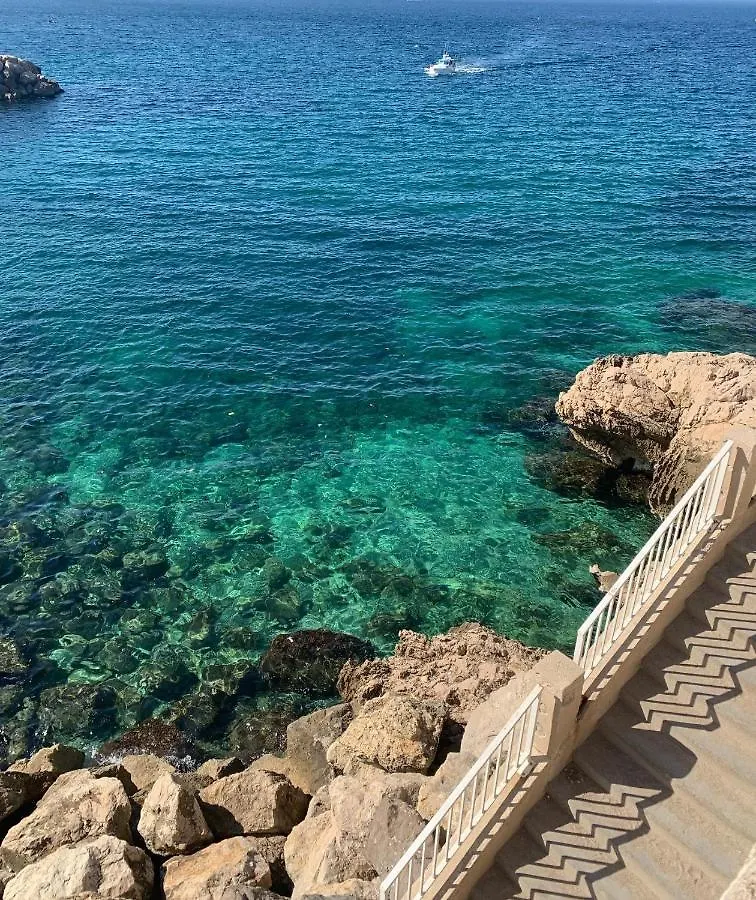 Fully Equipped Apartment With Parking 6 Beds Marseille