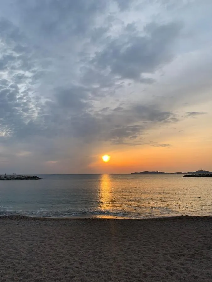 Fully Equipped Apartment With Parking 6 Beds Marseilles
