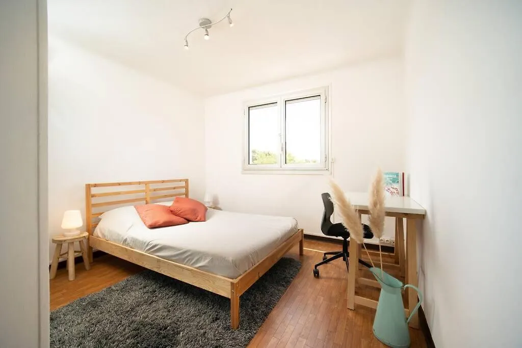 Fully Equipped Apartment With Parking 6 Beds Marseille