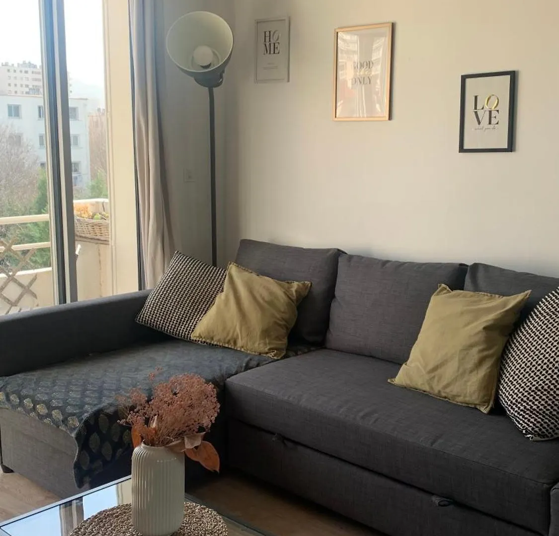 Fully Equipped Apartment With Parking 6 Beds Marseille