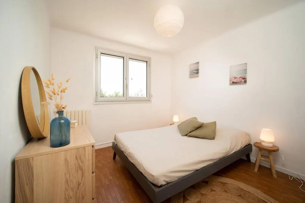 Fully Equipped Apartment With Parking 6 Beds Marseille France