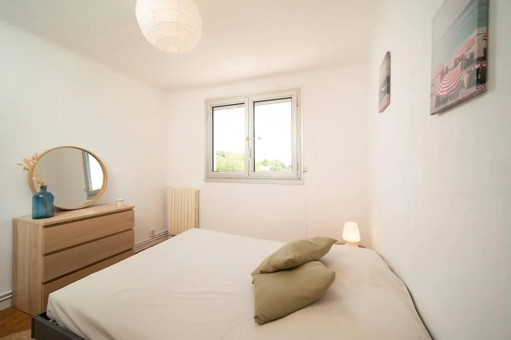 Fully Equipped Apartment With Parking 6 Beds Marseille