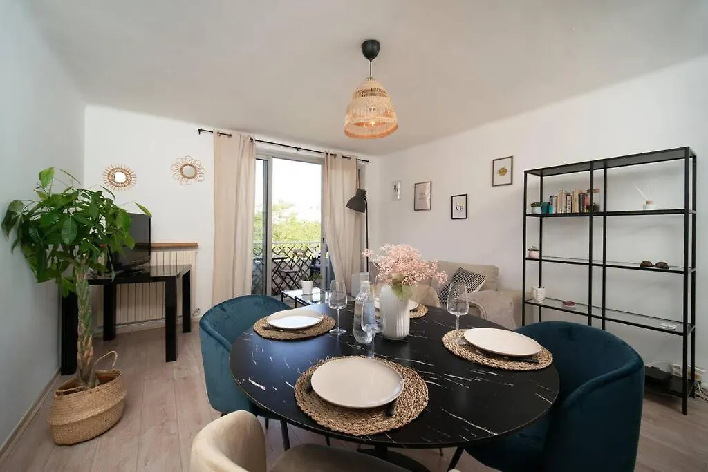 Fully Equipped Apartment With Parking 6 Beds Marseille